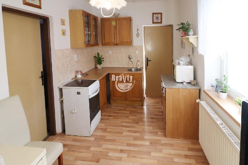 Exkluzivní prodej bytu 2+1 (spoluvlastnického podílu k budově) ve Švábově - foto 1 z 6