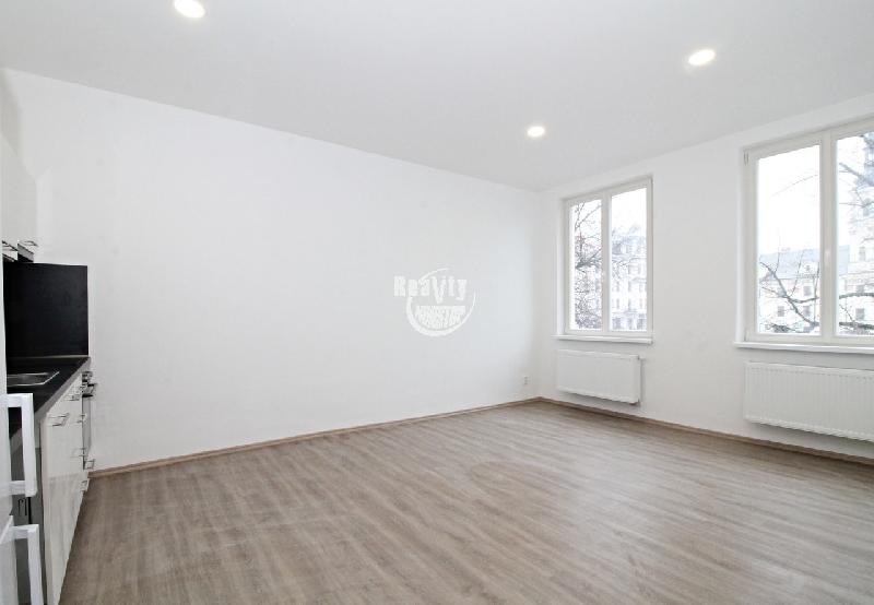 Pronájem zděného bytu 1+kk, Masarykovo náměstí, Jihlava - foto 1 z 6