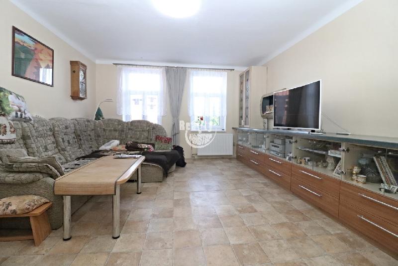 Prostorný byt 4+1 po rekonstrukci nedaleko centra Jihlavy – Seifertova ulice - foto 1 z 10