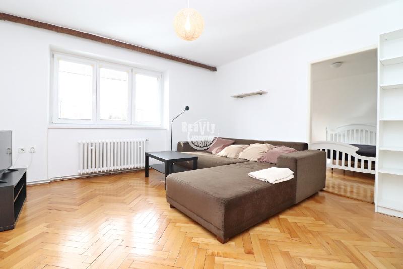 Zděný byt 2+1 po částečné rekonstrukci nedaleko centra Jihlavy, Hamerníkova ulice. - foto 1 z 10