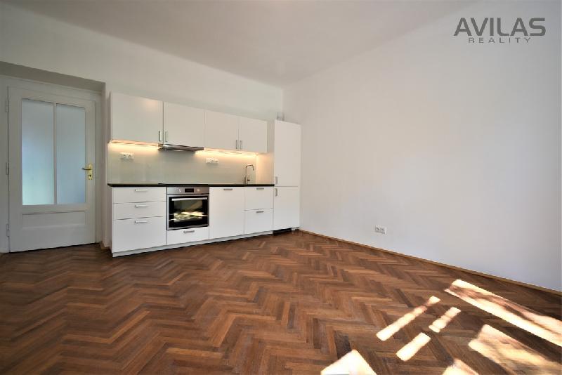 Pronájem bytu 2+kk  52 m2, Praha -  Smíchov - foto 1 z 10