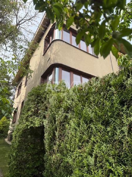 Prodej 1/2 vily, ulice Komornická, Praha 6 -  Hanspailka - foto 1 z 10