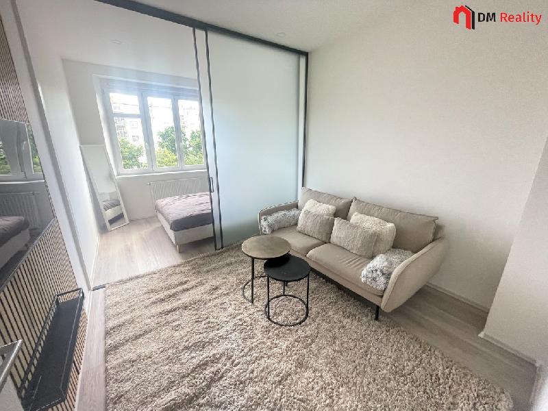 Pronájem bytu 1+1 36 m2,  Sámova - Vršovice - foto 1 z 10