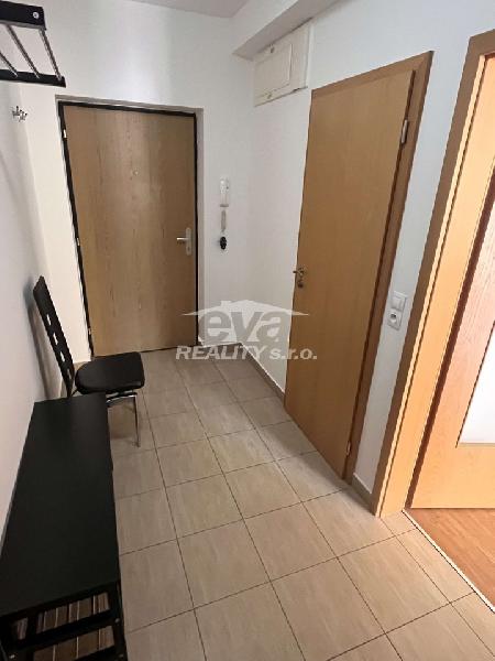 Prodej bytu 3kk 71,4m2 s terasou 20,5m a garážovým stáním v ul. K Náhonu, Praha 9 - foto 1 z 6
