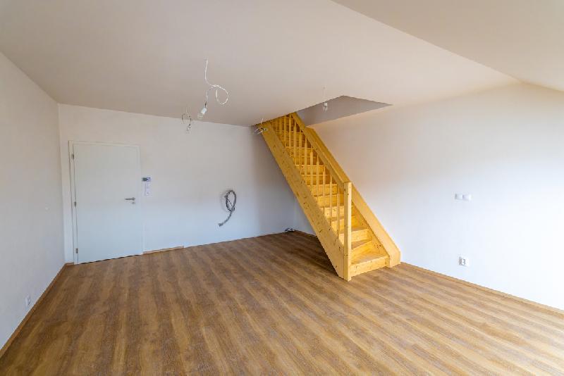 Moderní bydlení s privátní zahradou pro vás stavíme v centru Jihlavy na ulici Divadelní. - foto 1 z 8