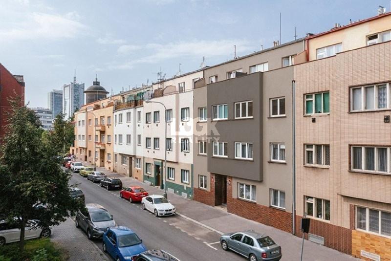 Prodej, krásný byt 2+kk, Hanusova, Praha 4 - Michle, 35 m2, terasa 8 m2, sklep, u metra - foto 1 z 3