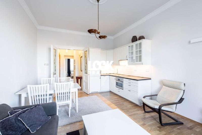 Pronájem, krásný byt, 2+kk, Dřevná, Praha 2 - Nové město, 48 m2, výhled na Pražský hrad - foto 1 z 9