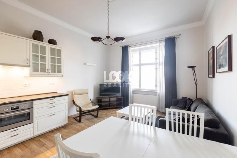 Pronájem, krásný byt, 2+kk, Dřevná, Praha 2 - Nové město, 48 m2, výhled na Pražský hrad - foto 1 z 10
