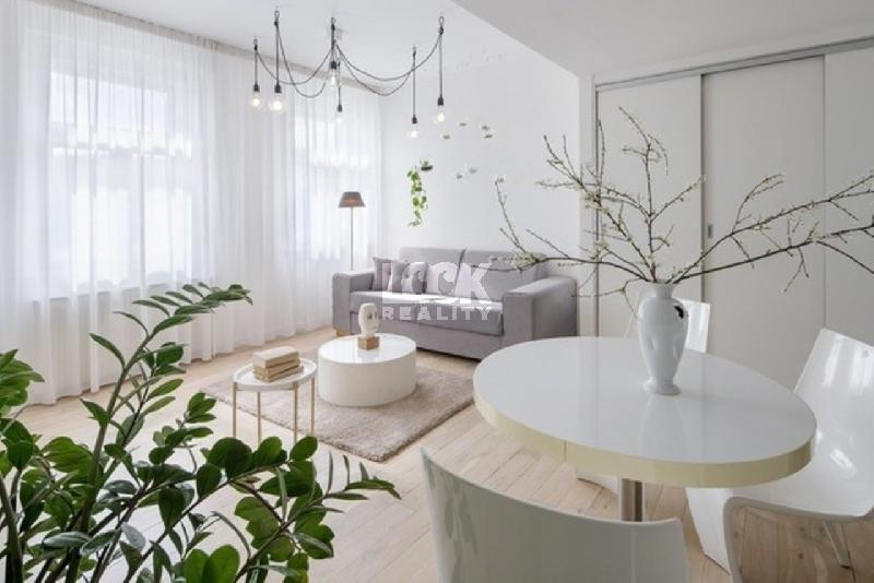 Pronájem, krásný byt 2+kk, Holečkova, Praha 5 - Smíchov, 50 m2, metro, blízko centra, úklid - foto 1 z 6