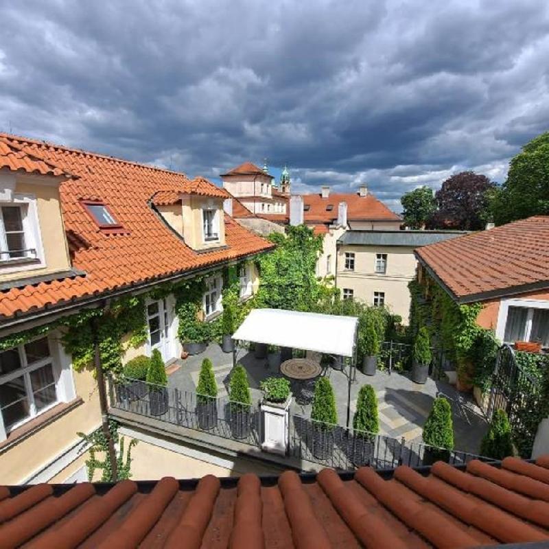 Pronájem, krásný byt s terasou, 4+1, Vlašská, Praha 1 - Malá Strana, 178 m2, 2 koupelny, centrum - foto 1 z 10