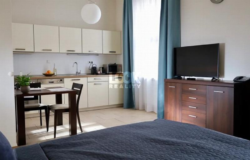 Pronájem, luxusní byt 1+kk, 32 m2, Ostrovní, Praha 1 - Nové Město, parkování, v centru - foto 1 z 5