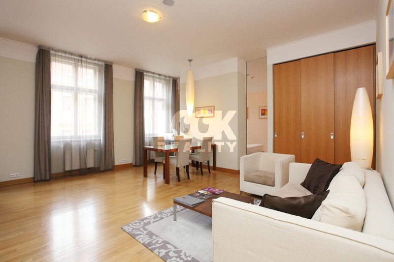 Pronájem, luxusní byt 1+kk, Belgická, Praha 2 - Vinohrady, 33 m2, posilovna, sauna, recepce, u metra - foto 1 z 9