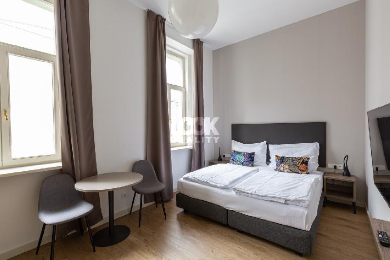 Pronájem, luxusní byt 1+kk, Opletalova, Praha 1 - Nové Město, 24 m2, u Václavského náměstí, balkon - foto 1 z 8