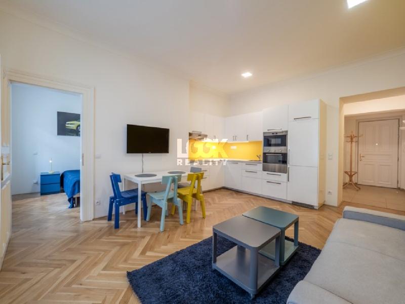 Pronájem, luxusní byt 2+kk, Šmeralova, Praha 7-Bubeneč, 52 m2, nedaleko Stromovka a Letenské náměstí - foto 1 z 7