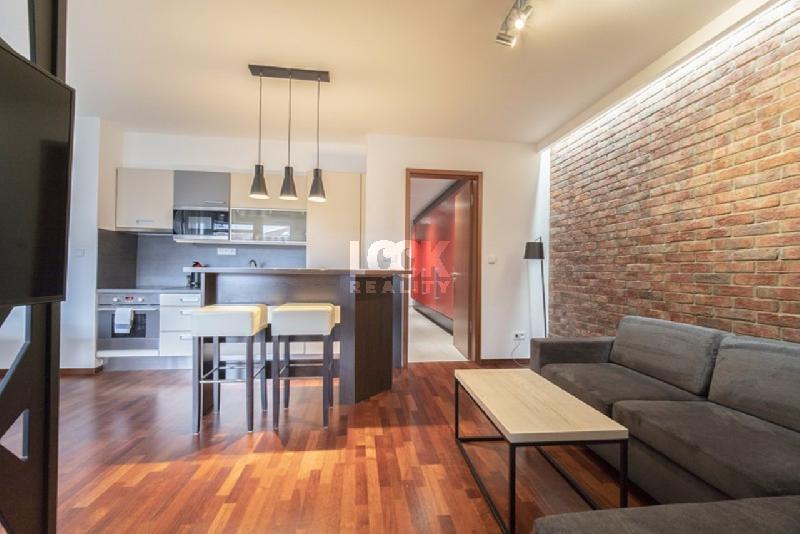 Pronájem, luxusní byt 3+kk, Horská, Praha 2 - Nové Město, 69 m2, terasa, garáž, zahrada, úklid - foto 1 z 10