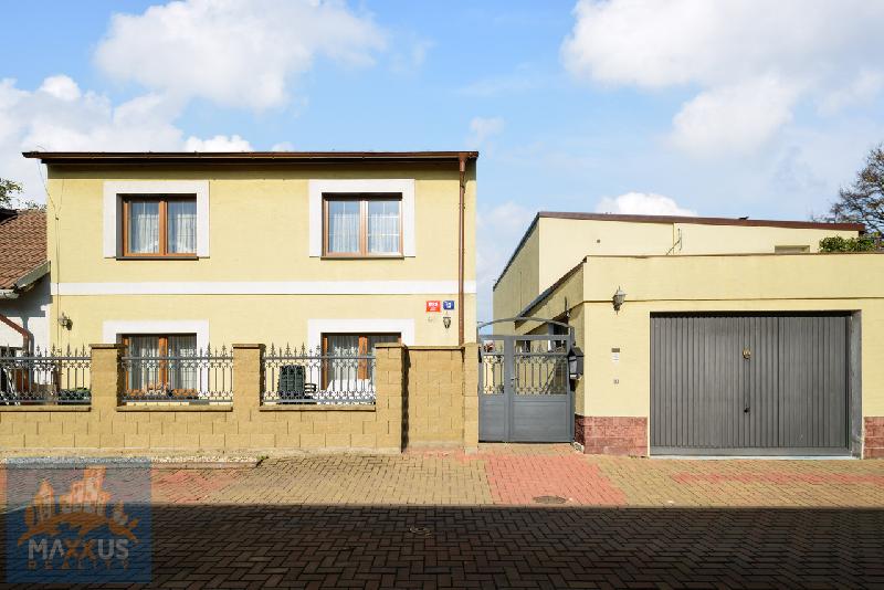 Prodej rodinného domu 4+1, 192 m?, pozemek 205 m?, Praha 9 – Kbely, ul. Kosořická - foto 1 z 8