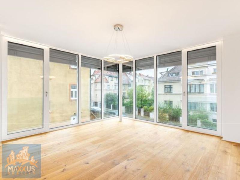 Pronájem vily 5+kk/T (311 m2), Praha 6 - Dejvice, Na ladách - foto 1 z 5