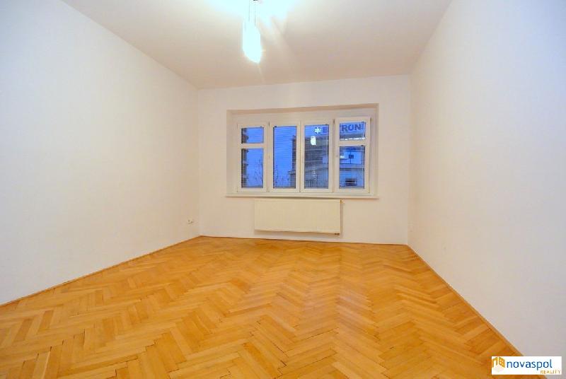 2+1, 58 m2 + 2m2 balkon, Pikrtova, Praha 4 Nusle. - foto 1 z 10