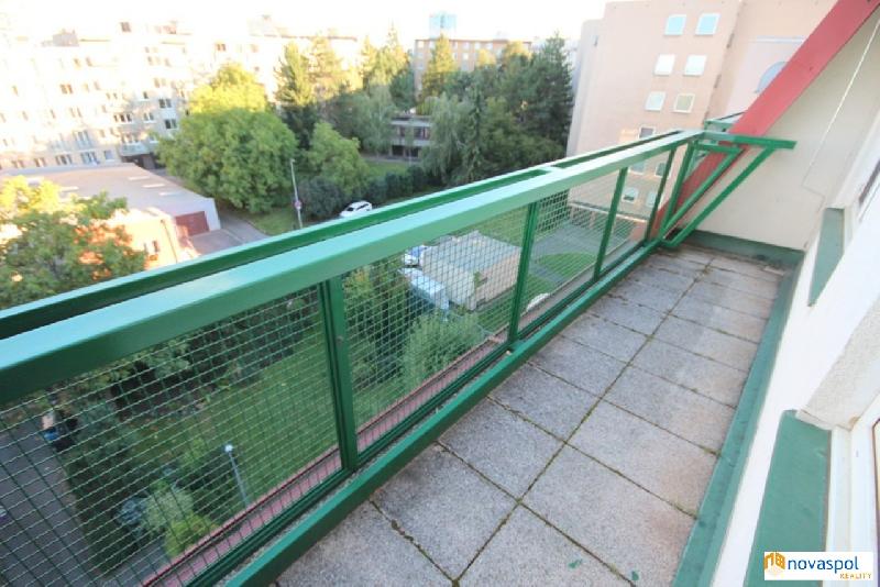 2+kk, 41m2 + velká terasa 10m2, Praha 3 - Žižkov, klidný a světlý byt - foto 1 z 9