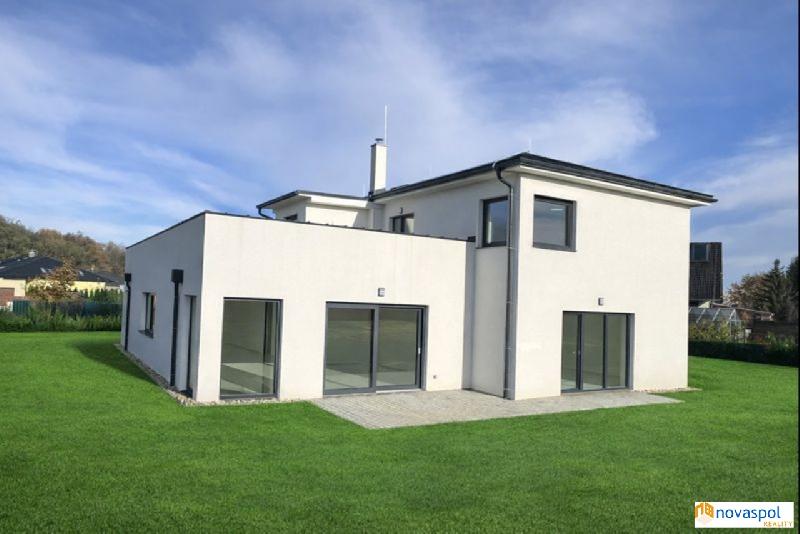 NOVÁ CENA ! Prodej  RD  286 m2 + 79 m2 terasa, pozemek 1173 m2, Sulice-Hlubočinka, Praha východ. - foto 1 z 7