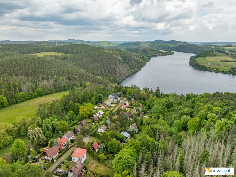 Prodej novostavby 248 m2 a nadstandardní chaty 170 m2 a , pozemek 2842 m2, Hřiměždice - foto 1 z 5