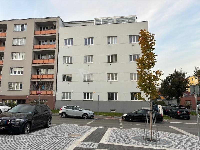 Prodej bytu v os.vl., 1+1, 43m2, ulice Hodonínská, Praha Michle - foto 1 z 7