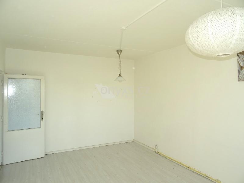 Prodej hezkého bytu  3 kk 64 m2  s lodžií a velkým sklepem, ulice 17. listopadu, Louny - foto 1 z 9