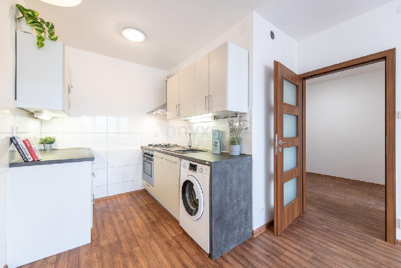 Pronájem bytu 2+kk, 40 m2, ul. Novodvorská, Praha 4 - Braník - foto 1 z 10