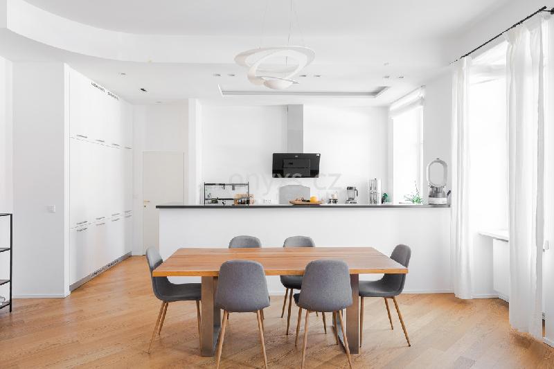 Pronájem bytu 5+kk, 169 m2 s balkonem a garáží, ul. Všehrdova, Praha - Malá Strana - foto 1 z 10