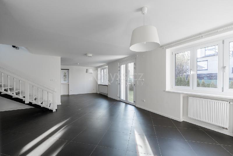 Pronájem domu se zahradou v rezidenční lokalitě Prahy 6 - foto 1 z 9