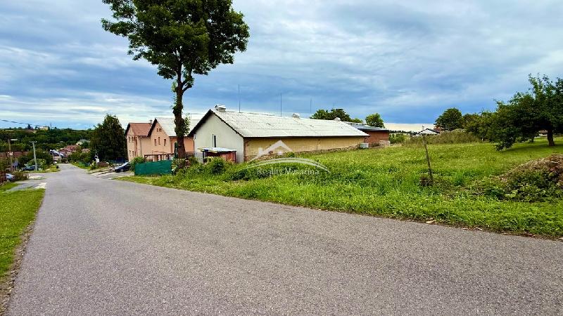 Stavební pozemek 1097 m?, Bystřice nad Pernštejnem – klidná lokalita s výbornou dostupností - foto 1 z 2