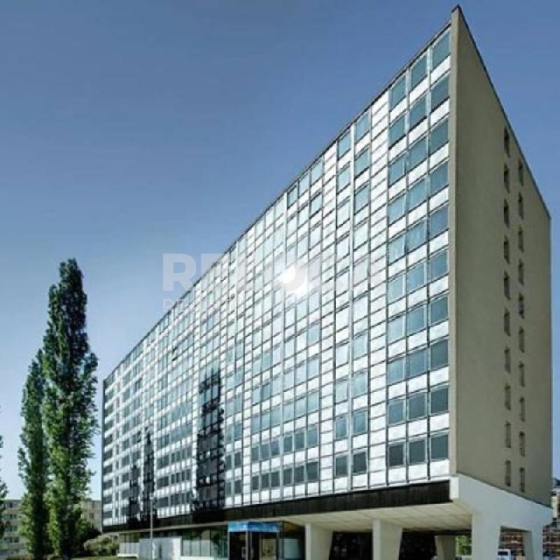 1+KK, 28m2 + terasa 20m2, P8 Karlín, Molákova, rezidence EXPO, metro, vlastní terasa, singl bydlení. - foto 1 z 10