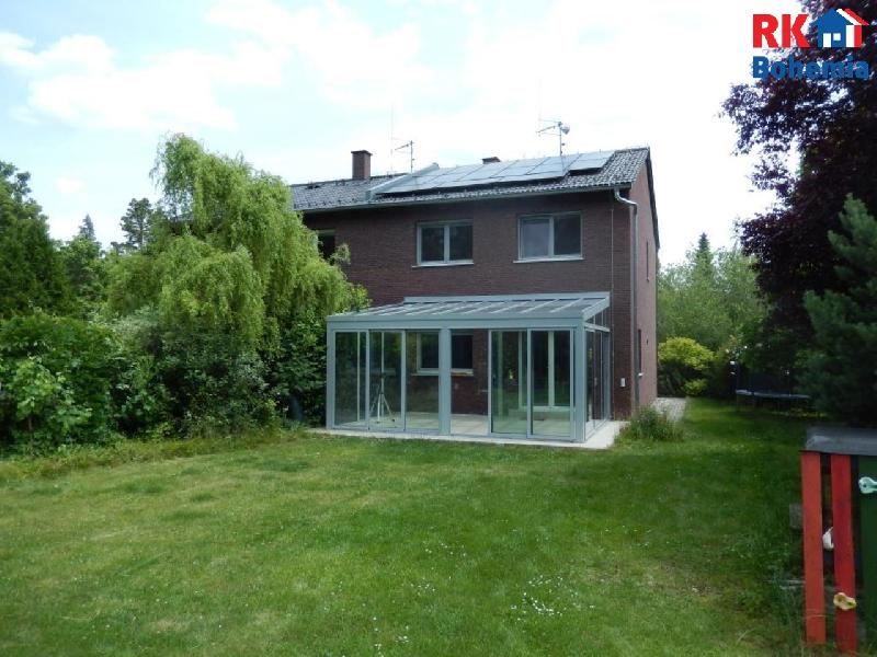 Nabízím krásný RD z roku 2010 a dispozicích 4+kk s celkovou plochou 136m2 na vlastním pozemku 771m2. - foto 1 z 7