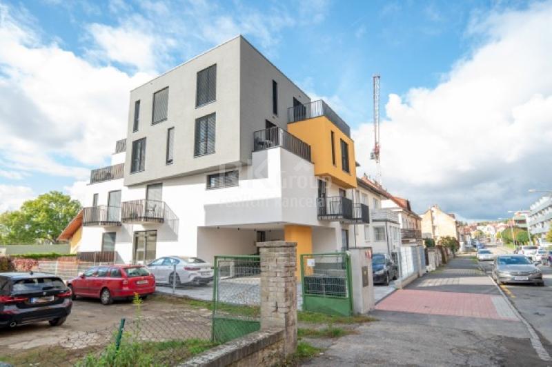 Prodej luxusního bytu 1+KK v novostavbě v Kobylisích, ul. Pakoměřická. - foto 1 z 8