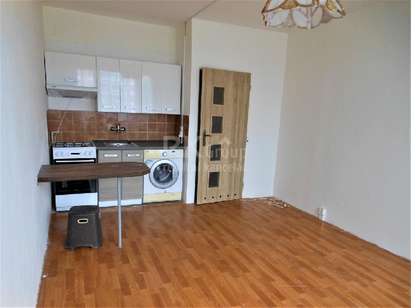 Pronájem bytu 1+kk, 28 m2, Praha 10 - Malešice, ul.Počernická - foto 1 z 8