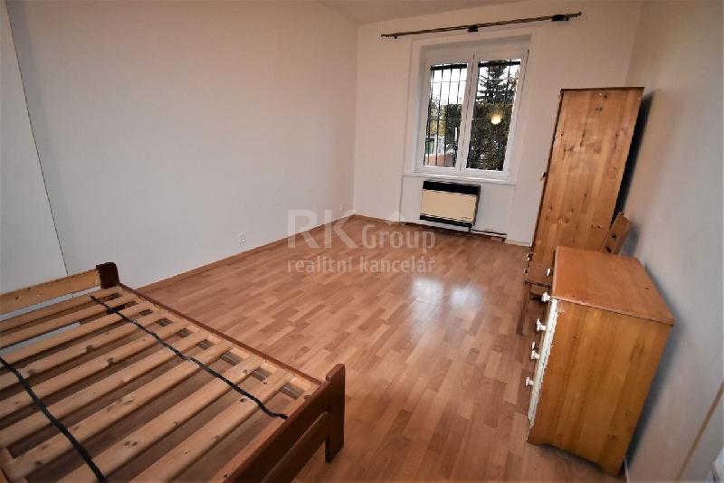 Pronájem bytu 1+kk, 30 m2, Praha 10 - Strašnice, Průběžná ul. - foto 1 z 9