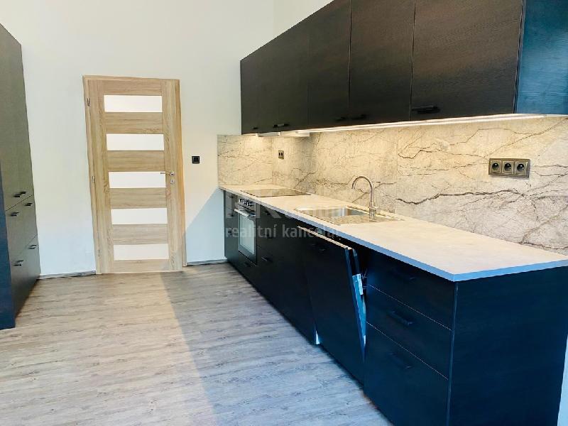 Pronájem bytu 3+1, 100m2, po rekonstrukci, parkovací stání, 1.patro, Lesní ulice – Mariánské Lázně - foto 1 z 7