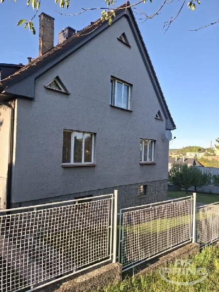 Prodej domu 200 m2, rohová parcela 700 m2, Příbram - foto 1 z 6