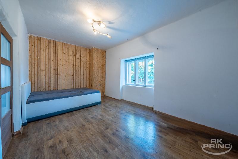 Prodej rodinný dům a hospodářské stavení na pozemku 1673 m2, Kolešov, okr. Rakovník - foto 1 z 4