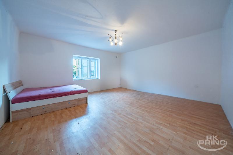 Prodej rodinný dům a hospodářské stavení na pozemku 1673 m2, Kolešov, okr. Rakovník - foto 1 z 4