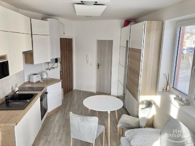 Pronájem bytu 1+kk, 22 m2, Škvorec, Praha - Východ - foto 1 z 5