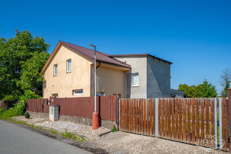 Velký rodinný dům 2x 4+KK, 240 m2, na pozemku 1.032 m2, Tišice, Melnik - foto 1 z 6
